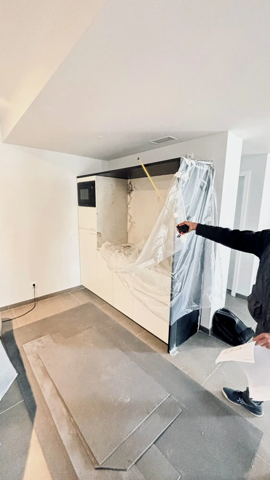 Preparação do suporte e aplicação do pavimento em vinil